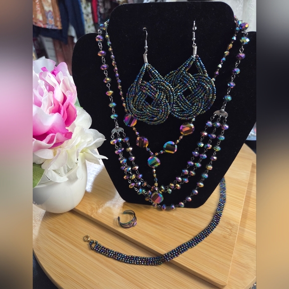 Iridescent Beaded Jewelry Set - Picture 2 of 7